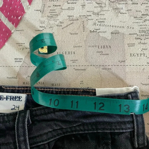 We The Free Loren High Rise Carpenter Barrel Jeans New with Size Tag MSRP 148$ - Picture 10 of 11